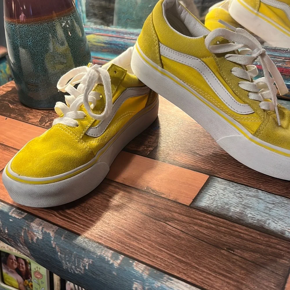 Yellow vans - Picture 1 of 4